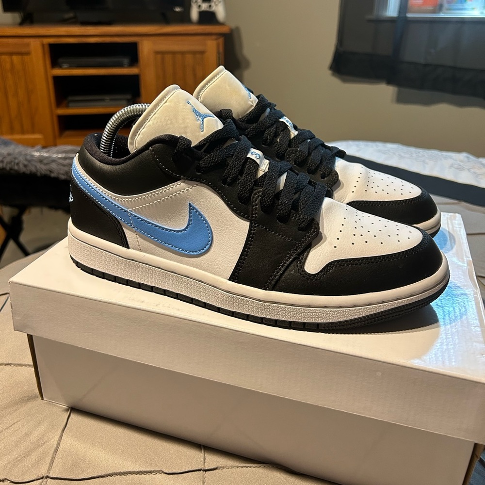 Women’s Size 9 (7.5 men’s)- Jordan 1 Low Black University Blue 2021